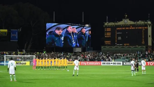 Бир дақиқа сукут сақлаш масаласи йилларки мусулмон уламолар учун баҳсли мавзу бўлиб келган.