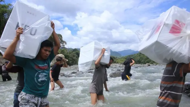 અધિકારીઓ