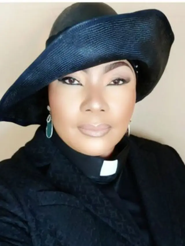 Nwaada Anunobi na-eji soshal midia agbasa ozi ụka Kraịsti dịka ọ bụ onye ozi okpukperechi a.