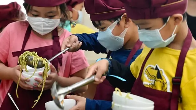 На Тайване ношение масок сделали обязательным, и это помогло