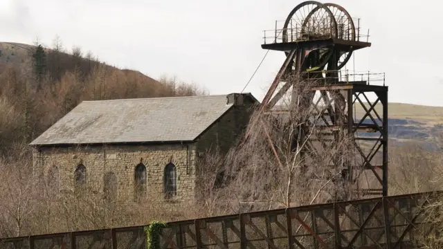Подьемник заброшенной шахты