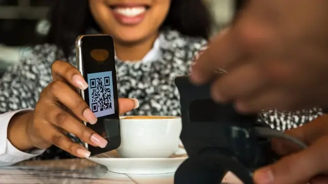 QR Code பயன்படுத்தி பல லட்சம் மோசடி: குவியும் புகார்கள், தீர்வு என்ன?