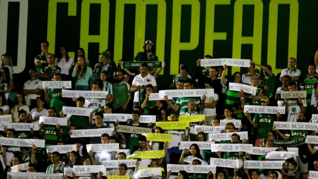 Homenaje al Chapecoense en el estadio Arena Condá