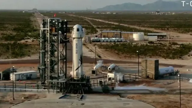 টেক্সাসের ভ্যান হর্নের কাছে একটি ব্যক্তিগত উৎক্ষেপণ সাইটে নিউ শেপার্টডের প্রথম উড়ান।