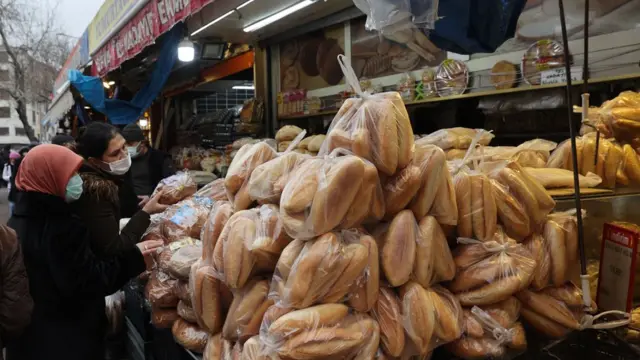 রুটির দোকান।