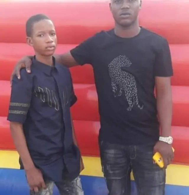 Aworan Bolu ati ẹgbọn rẹ Ridwan