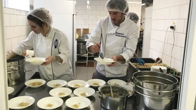 Евгений Клопотенко на кухне