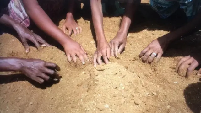 ልማዳዊ ዕደና ሳፋየር