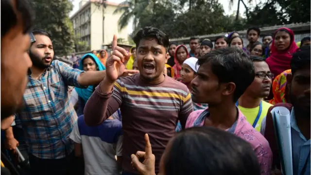 বাংলাদেশে এরই মধ্যে কাজ হারাতে শুরু করেছে বহু শ্রমিক।