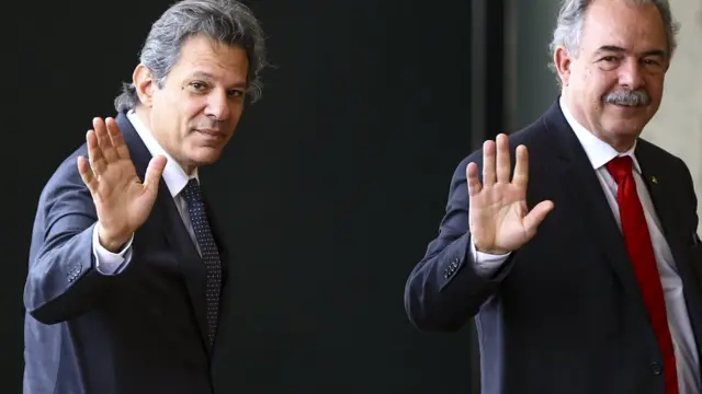 O ministro da Fazenda, Fernando Haddad, e o novo presidente do BNDES, Aloizio Mercadante,brabet link downloadBrasília