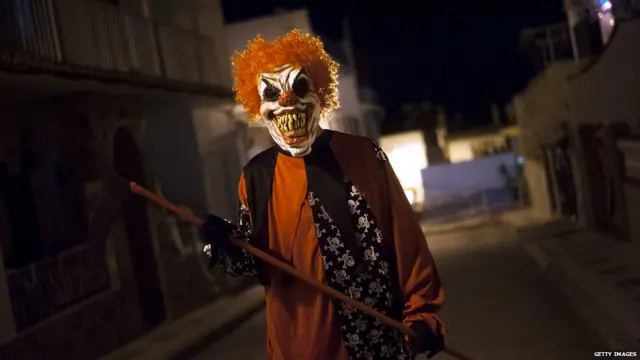 ਸਪੇਨ 'ਚ ਹੈਲੋਵੀਨ ਦੀ ਰਾਤ ਇੱਕ ਆਦਮੀ ਭੂਤ ਦੇ ਰੂਪ 'ਚ