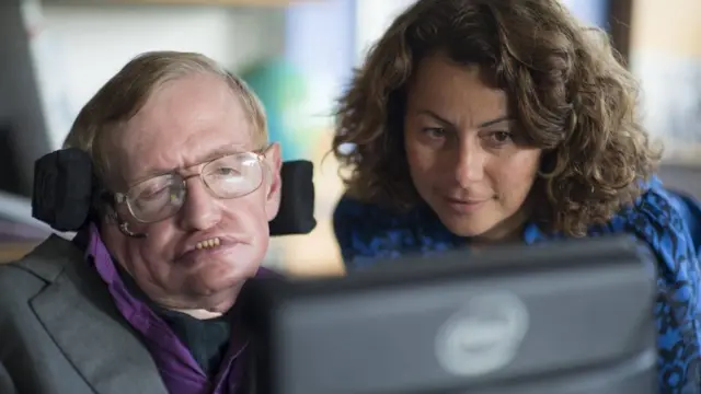 Stephen Hawking y Lama Nachman. Foto: Intel.