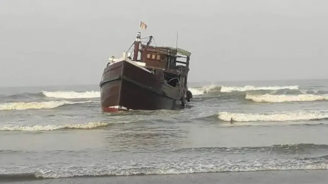 প্রায় দুই মাসের মত সময় ধরে নৌকাটি সমুদ্রে ভাসমান ছিল