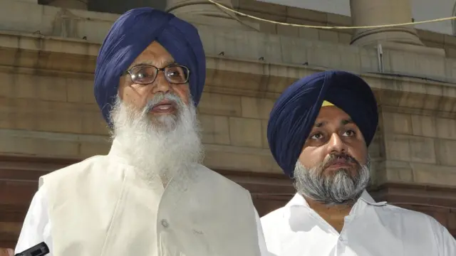 ਪ੍ਰਕਾਸ਼ ਸਿੰਘ ਬਾਦਲ, ਸੁਖਬੀਰ ਸਿੰਘ ਬਾਦਲ