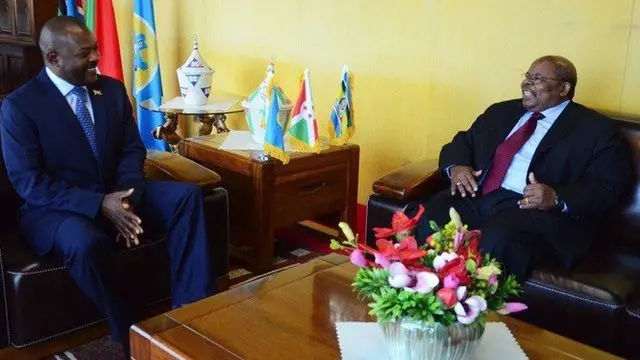 Prezida Mkapa abonanye na prezida Nkurunziza inyuma y'imibonano yagiranye n'abaprezida b'Urwanda na Uganda