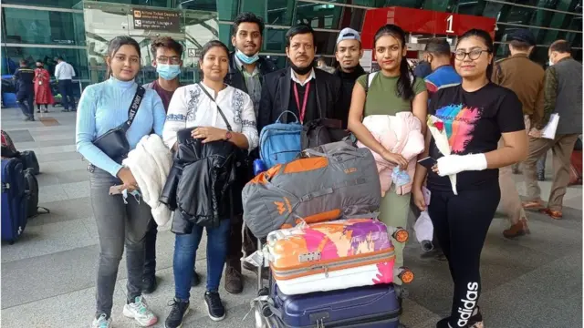 భారత్‌తో పోలిస్తే తక్కువ ఫీజులు కావడంతో ఎక్కుమంది విద్యార్ధులు యుక్రెయిన్‌తోపాటు పలు మాజీ సోషలిస్ట్ దేశాలకు వెళుతున్నారు