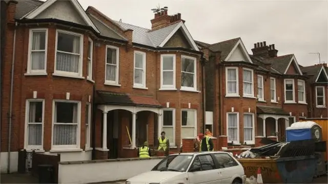 영국 런던의 상당수 주택 건물에는 굴뚝이 달려 있다