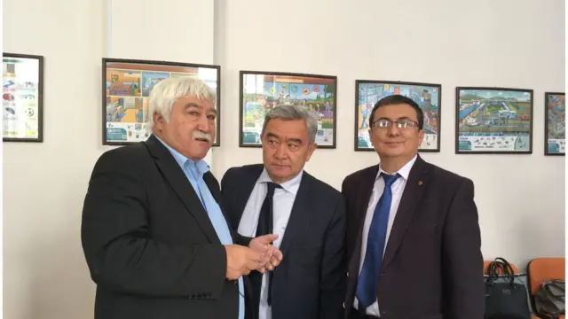Хакас мамлекеттик университетинин профессору Виктор Бутанаев, тарых илимдеринин доктору, профессор Аблабек Асанканов жана Би-Би-Си редактору Кубат Чекиров
