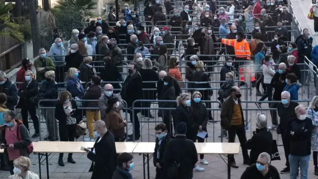 Fila para vacinaçãogw99 casinoNice, na França