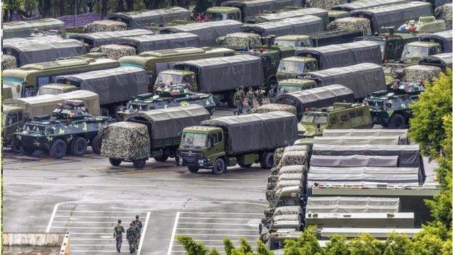 中国武警部队最近在深圳进行大规模集结和操练。
