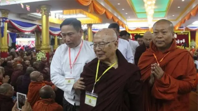 ဗုဒ္ဓဓမ္မပရဟိတ ဖောင်ဒေးရှင်းက နှစ်ပတ်လည် ညီလာခံမှာ တက်ရောက်လာတဲ့ ဦးဆောင်ဆရာတော်။