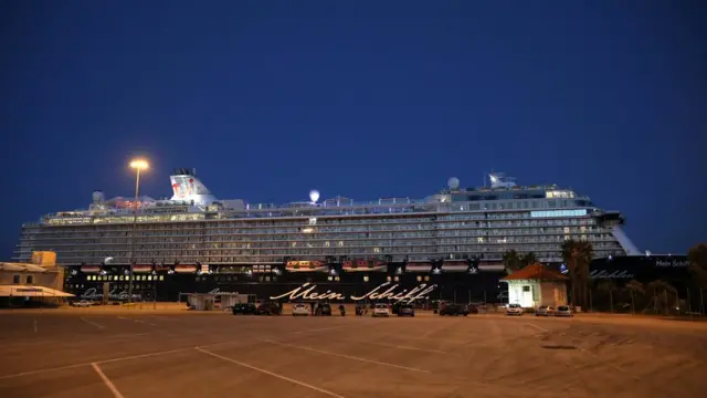 Круизный лайнер Mein Schiff 6