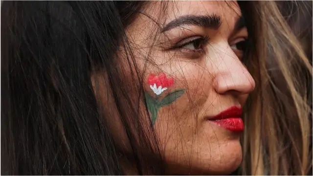 ఇరాన్ యువతి