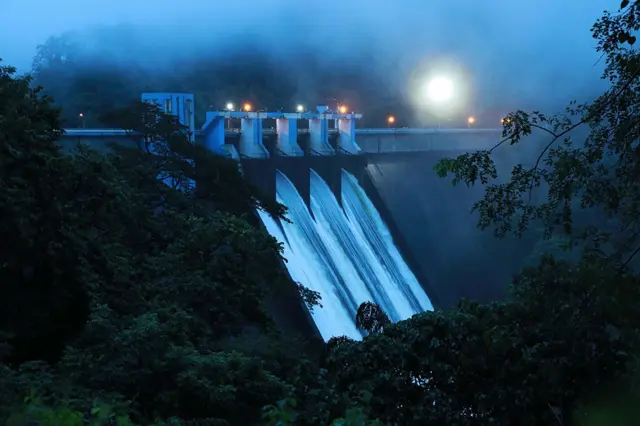 ઇદામલાયર ડેમમાં પાણીની સપાટી વધતા દરવાજા ખોલી નાખવામાં આવ્યા