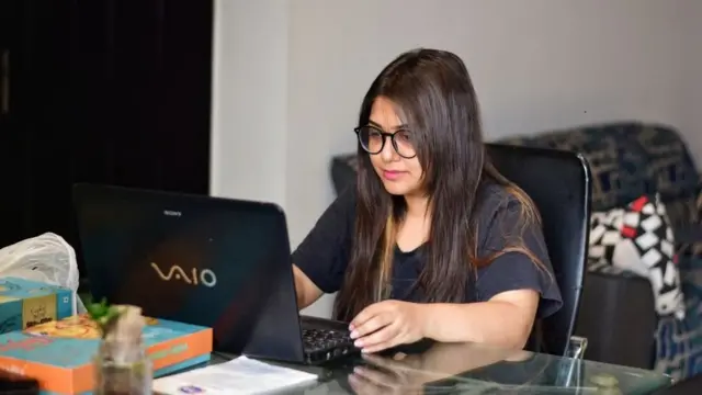 पीरियड्स के लिए छुट्टियां दिया जाना सही या ग़लत, क्या कहती हैं महिलाएं?