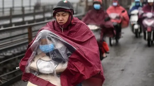Пока нам кажется, что дети менее уязвимы перед коронавирусом, но это вовсе не означает, что им не надо соблюдать все меры предосторожности