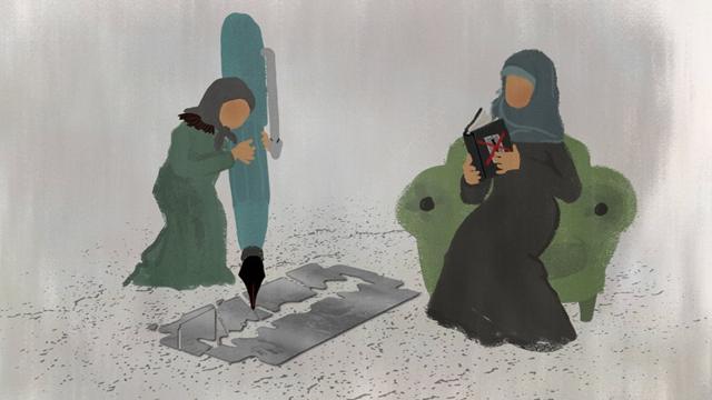 Una joven usa una bolígrafo gigante para destruir una hojilla, mientras su madre lee un libro sobre la MGF.