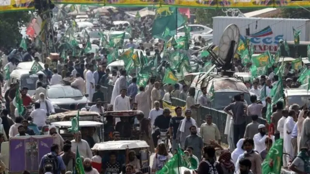 નવાઝના સમર્થકો