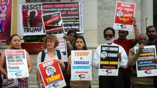 د امریکا ګڼو ښارونو کې د ټرمپ د کډوالۍ د نوي فرمان پرضد لاریونونه وشول