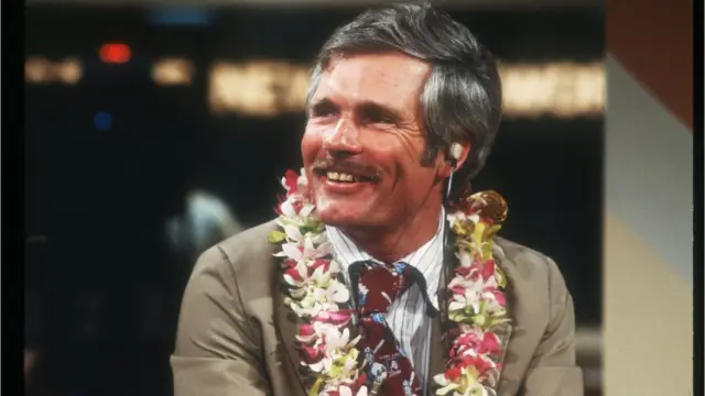 চ্যানেল শুরুর পর আটলান্টা জর্জিয়ায় সিএনএন স্টুডিওতে টেড টার্নার সাক্ষাৎকার দিচ্ছেন