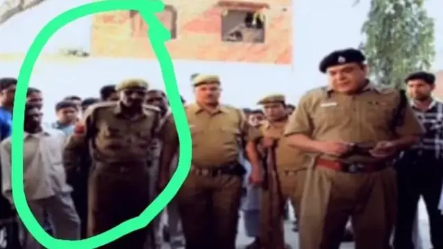 ઓમ પ્રકાશે 28 ફિલ્મોમાં કામ કર્યું છે અને એકમાં તેમણે પોલીસવાળાની ભૂમિકા પણ ભજવી હતી