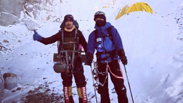 छिरिङ शेर्पा र जापानी आरोही।