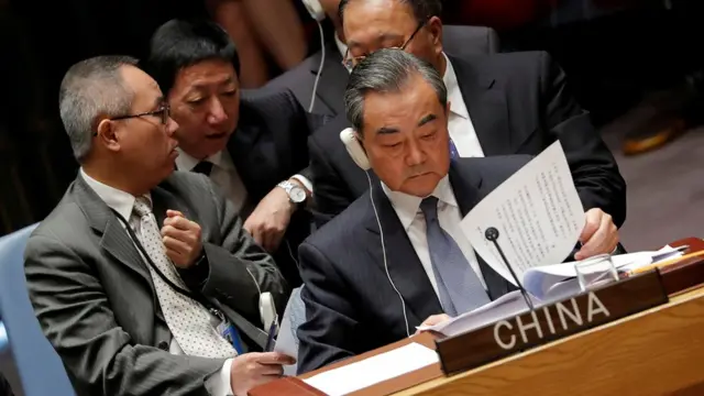 中国外长王毅短暂回应记者提问时，形容特朗普的说法是"胡说八道"。