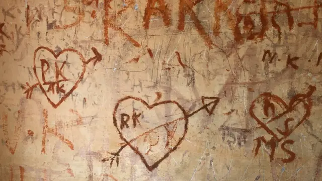 मंदिर की दीवारें