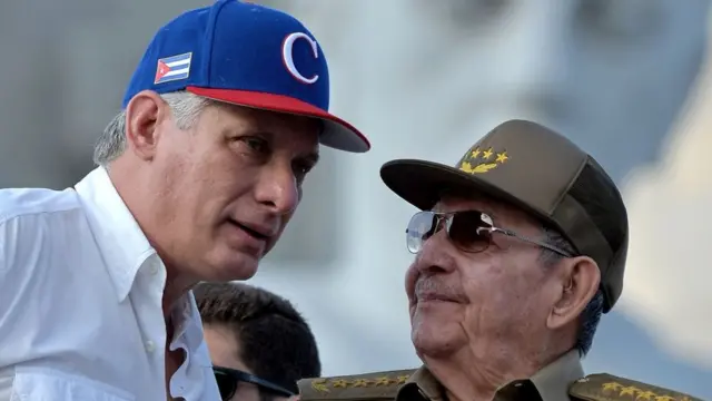 Miguel Díaz-Canel y Raúl Castro