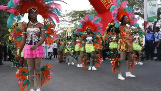 Pipo wey dey wear doia costume