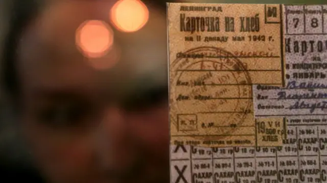 Хлебная карточка военного времени (Музей блокады, Санкт-Петербург)