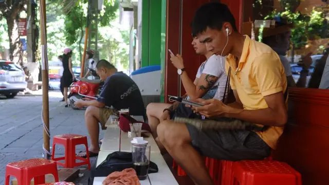 Việt Nam, Luật An ninh mạng, Facebook, Google