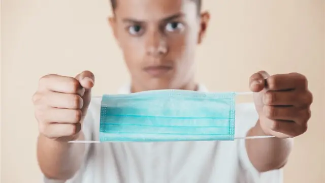 Mascarilla como esposa