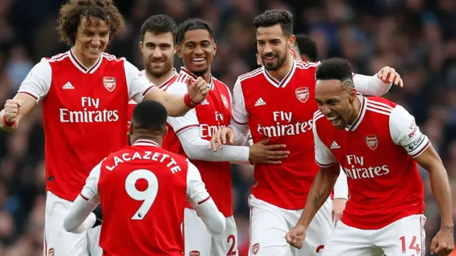 Awọn agbabọọlu Arsenal n ṣe ajọyọ