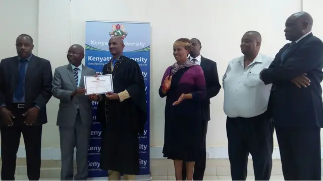 ቀሺ ኢሳይያስ ሓይልኣብ ካብ ዩኒቨርሲቲ ኬንያታ ናይ ኣሰልየጣኒ ሰርቲፊከቶም እናተቀበሉ