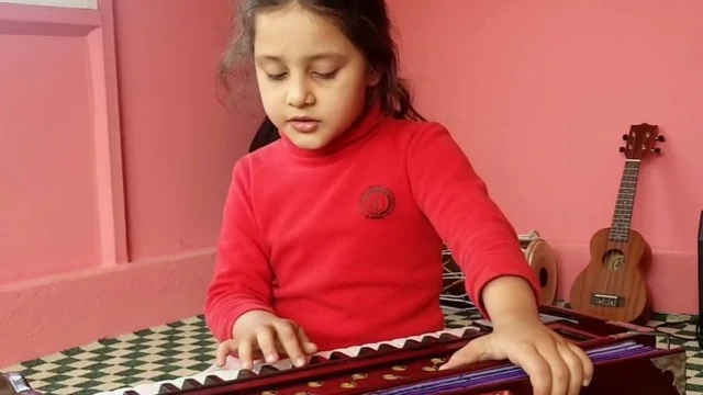 श्रेयाशी आचार्य।