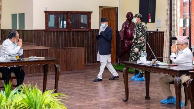 प्रधानमन्त्रीका साथ प्रचण्ड र नेता नेपाल