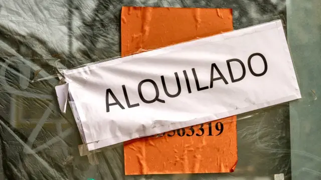 Letrero renta departamento