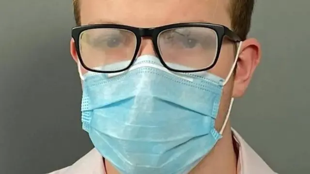 يواجه العديد ممن يرتدون النظارات هذه المشكلة عند ارتداء الكمامات