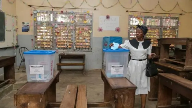 Wata mata tana kada kuri'a